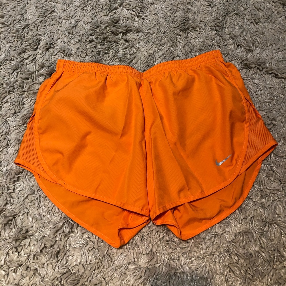 Nike women’s dry tempo shorts